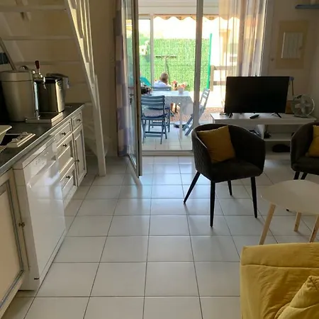 Maison De *